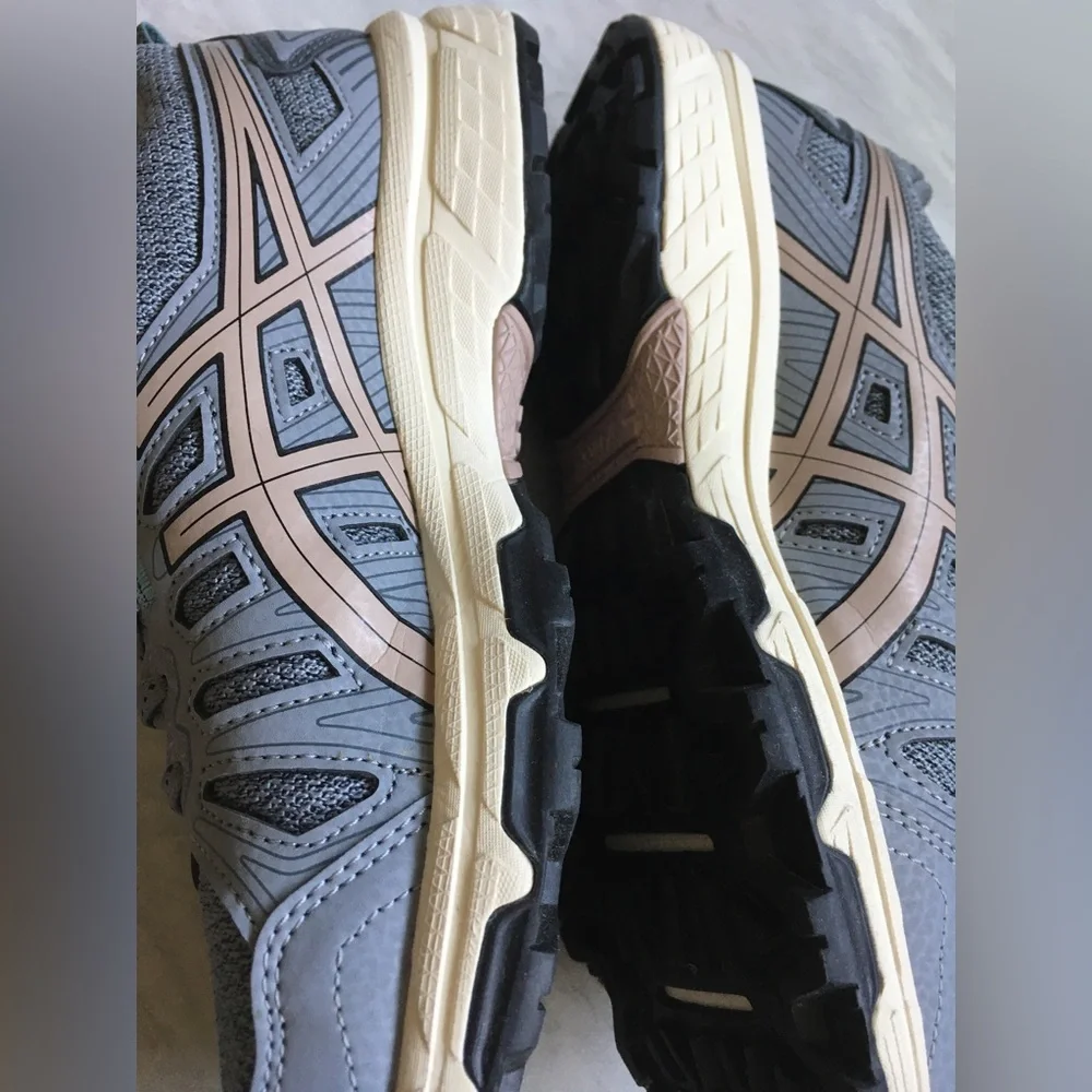 Brand New ASICS Sneakers - Picture 10 of 10